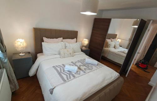 Lovely 2 Bedroom Modern Ground Floor Flat - Foto 1