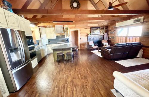 Blufftop Cabin Retreat Hot Tub and Fall Views! - Foto 10