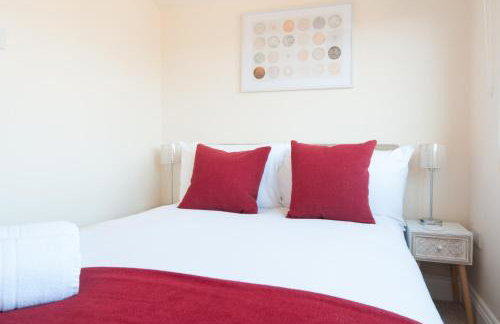 The Wellington - Stylish 3-Bedroom House, Sleeps 8, Ideal for Professionals - Photo 33