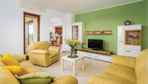 3 Bedroom Cozy Apartment In Nedescina - Foto 2