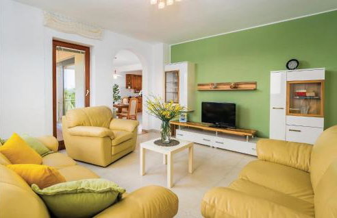 3 Bedroom Cozy Apartment In Nedescina - Foto 2