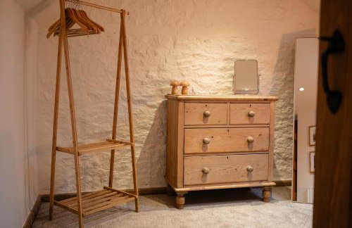 The Coach House - Beautiful Home in Cheltenham! - Photo 125