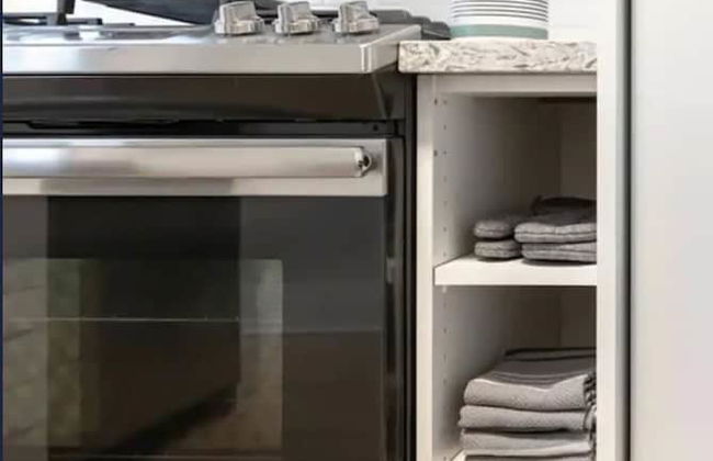 Casa Queen East - Modern 2BR Suite - Photo 6