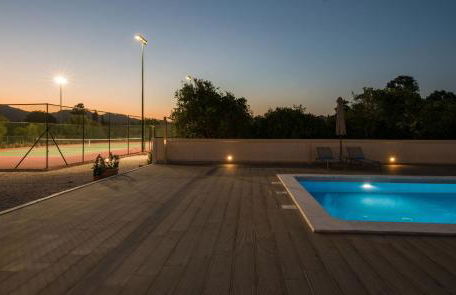 Queen Electra with pool and tennis court - Photo 32