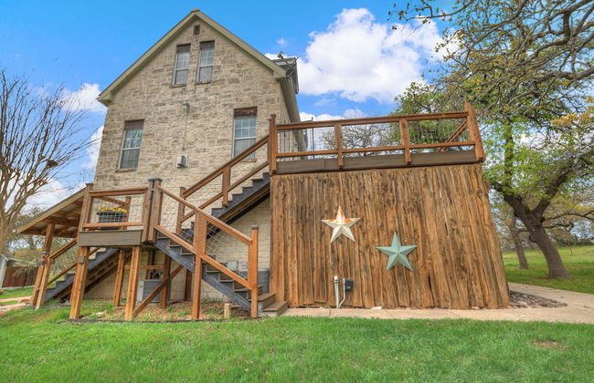 The Elizabeth Haus Upper Suite - Photo 22