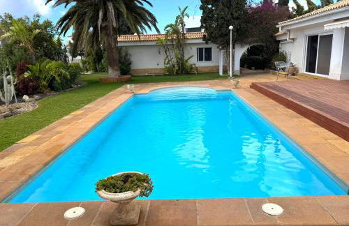 Villa Casa Lilo, en jardin grande,con una gran piscina, con pérgola y barbacoa - Foto 8
