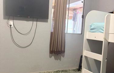 Residencial Casas 1 e 2 quartos Tv Ar Estacionamento Wifi Próximo ao Centro e Paraguai - Foto 2