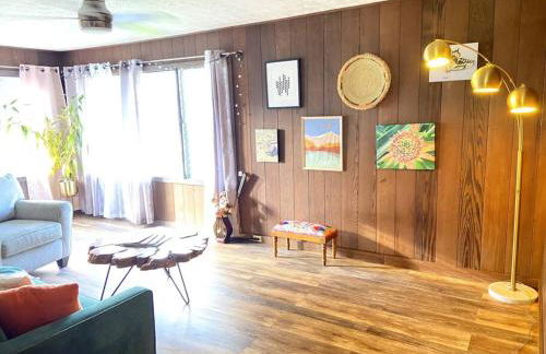 THE HILO HOMEBASE - Charming 3 Bedroom Hilo Home, with AC! - Foto 7