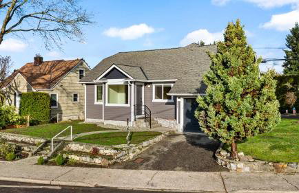 Sunny 3BR Retreat Near Everett Waterfront - Photo 16