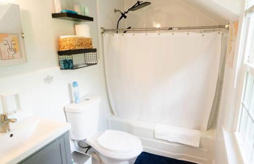 5-star Renovated 3BR Home & Backyard Deck near SU & Hospitals - Foto 52