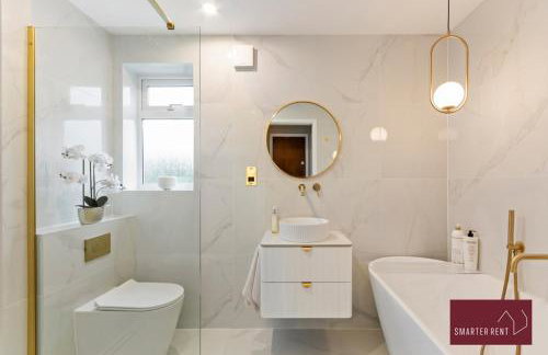 Guildford - 4 Bedroom House - Private Parking - Photo 13