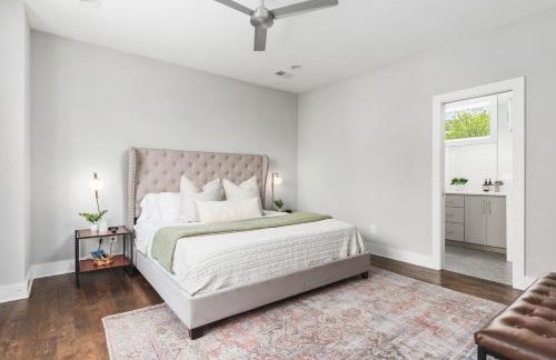 Modern Luxury with Rooftop Deck, 3 mi to Downtown - Foto 3