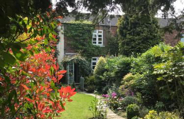 Two bedroomed Cosy cottage close to Wakefield and motorway networks Ideal for long stays and contractors - Foto 3