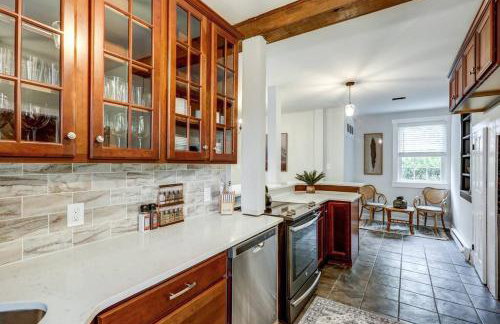 Cozy Dark & Moody Home New Reno 10 mins to Lanc - Foto 9