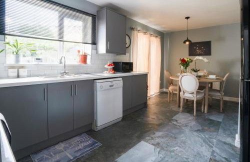 Stunning Lux 3 Bedroom home Priv Parking in Birmingham - Photo 11