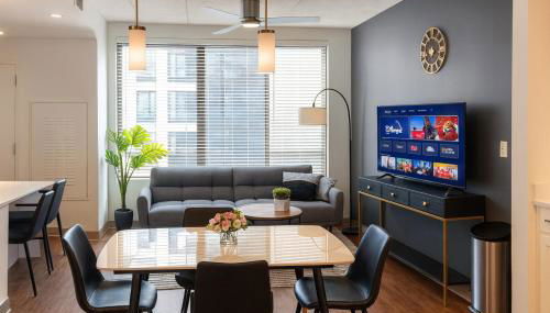 Upscale 2BR Apt Rooftop Deck and Fitness - Foto 4