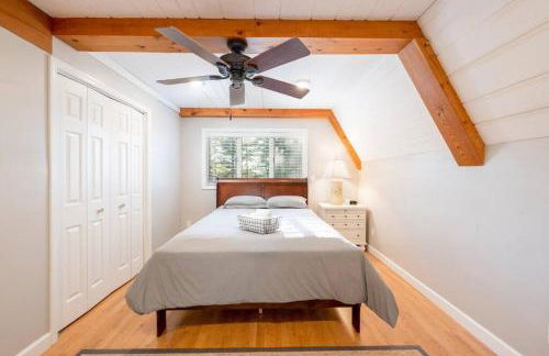 Secluded Waterfront A-Frame Cabin w/ Pvt Lake - Foto 35