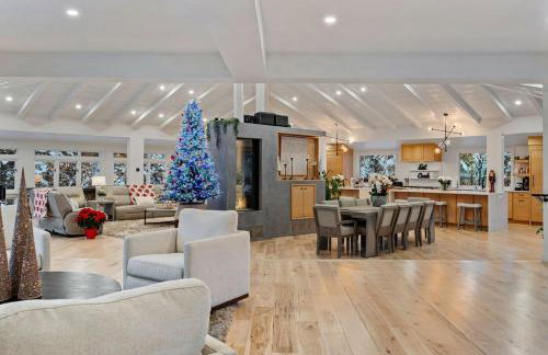 Exclusive Resort Escape - Heated Pool, Spa & Pickleball - Foto 28