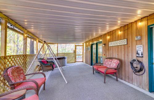 Burnside Resort Cabin with Hot Tub and Outdoor Spots! - Foto 29