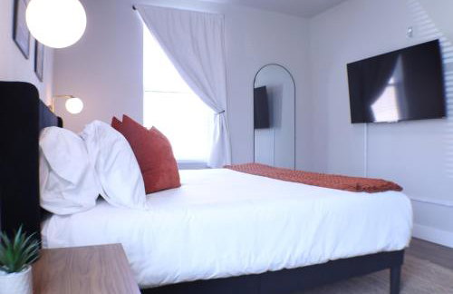 Cozy Apt, Gym, King Bds, Sectional, Near Amp - Photo 19