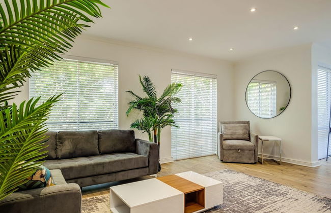 Contemporary Apartment Close to the Radisson Majolica - Photo 14