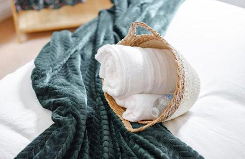 Stylish 5Bedroom Getaway in Quiet Mildenhall Area - Photo 43