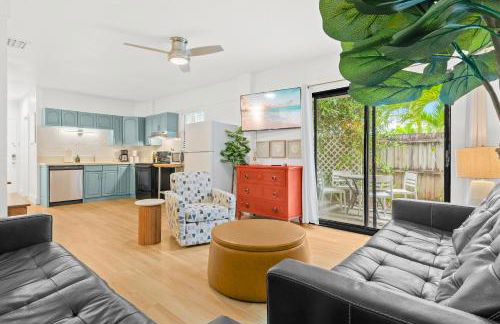 Newly remodeled 8-steps to sand path of Beach! - Foto 3