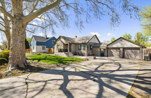 Spacious Family Home with Garage Game Room and Office! - Photo 40