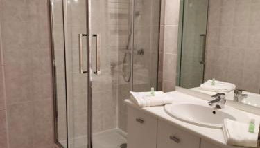 Georges, un appartement au look chic rustique - Foto 3, towels, Shower