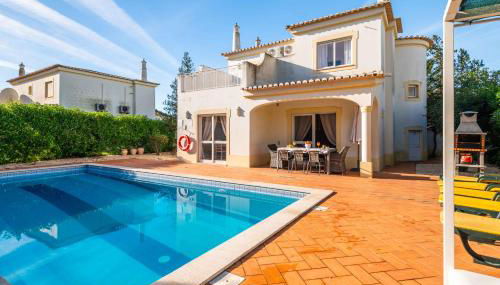 Villa Oasis, Piscina, Jacuzzi, Ténis e Praias! - Foto 4, sunbed