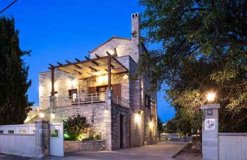 Saridakis Villa, Multi-Generational Escape & Pool, By ThinkVilla - Foto 48