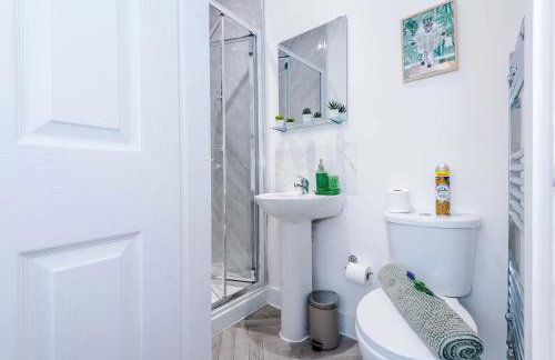 Modern 6 Bed House with Ensuites by 53 Degrees Property, Perfect for Business and Groups - Foto 12