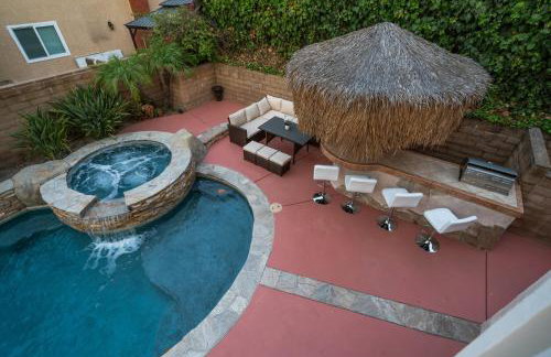 Entire Private Home with 4 Bedrooms, Pool, Hot Tub, King Bed, Garage, Available Now - Foto 41