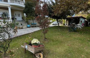 Η Αυλή - Photo 16