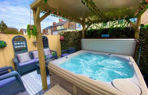 NEW…THE HOTTUB HOUSE BLACKPOOL PLEASURE BEACH - Photo 9