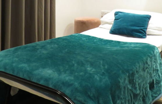 Tudors eSuites 4 Bedroom House with Garden & 9 Beds - Foto 15