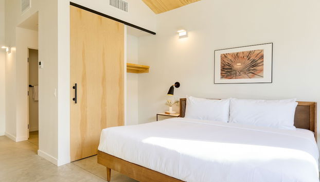 Blackhaus Suites by AvantStay – Modern Comfort in Downtown Palm Springs - Foto 5, Quarto