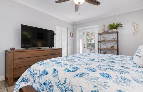 Nautical Escape! Private pool home with a tropical backyard oasis! - Foto 27