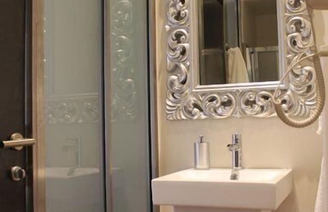 Vacanze Romane Rooms - Photo 32