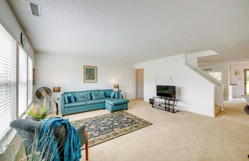 Camby Home with 3 Living Areas and Community Pool! - Foto 1