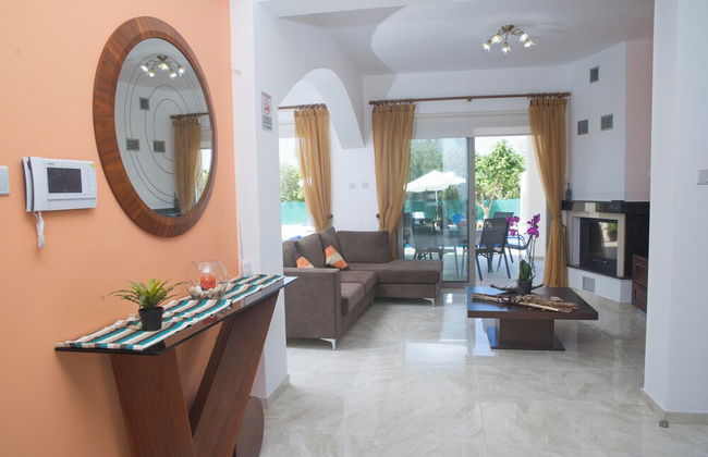 Stunning new Beach Front Villa,1st Line to the Beach, Large Pool, Wonderful Area - Foto 19