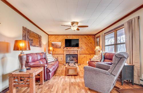 Hayward Home with Private Deck, Fire Pit and Kayak! - Foto 1