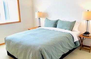 Unforgettable 4 bedroom 3 bath waterfront cabin - Photo 17