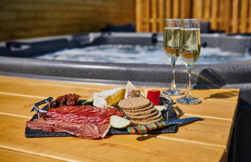 Luxury Hideaways - Photo 6