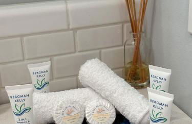 Canal Front Retreat w Boat Dock & Coastal Views - Foto 17