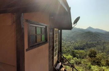 Chalé Pakere Bellavista - visão magnífica do vale e montanhas a mais de mil metros de altitude, wi-fi, sauna, piscina e água de nascente - locação do chalé sem prestação de serviços - Foto 2