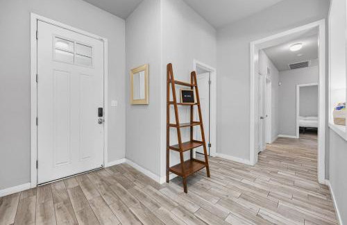 Spacious Home with Private Pool - Photo 39