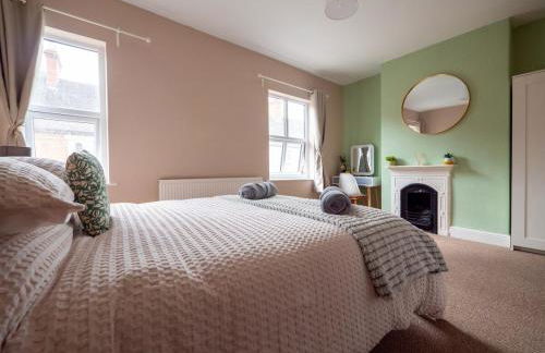 Whole Town House - Town centre! - Photo 16