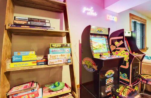 Luna Cabin - 5BR Hot Tub A/C Game Room EV Charger - Foto 12