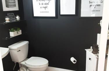 Welcoming 4BR Vacation Home in West End Atlanta - Foto 12